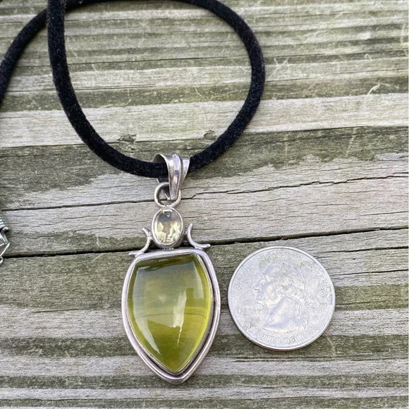 SOLD💲Citrine & glass .925 Sterling Silver triple moon goddess necklace on velvet - Picture 7 of 8